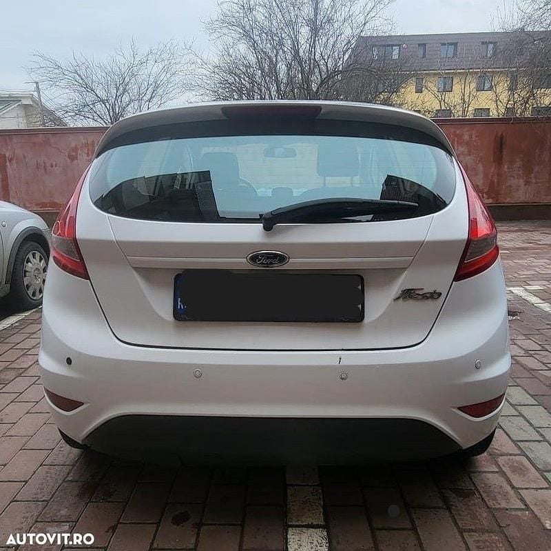 Second-hand Ford Fiesta 75 CP (55 kW) 2012 Culoarealb Hatchback