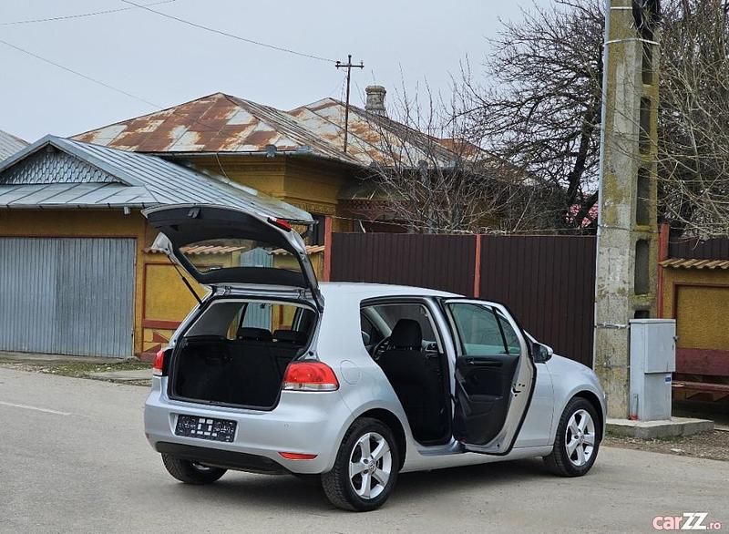 Second-hand VW Golf VI Team 102 CP (75 kW) 2010 Argintiu Hatchback
