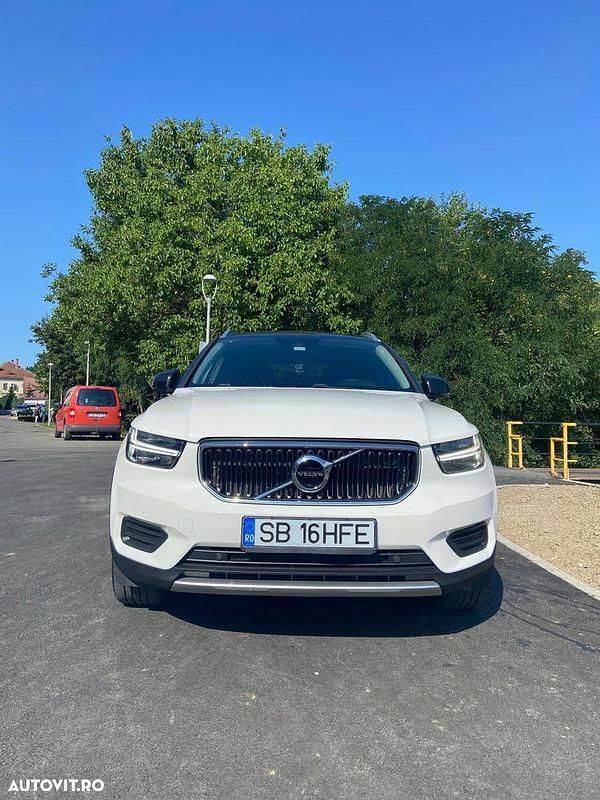 Culoarealb Utilizat 2018 Volvo XC40 Inscription SUV | 20.400 EUR (Preț bun) - Imagine 1/4