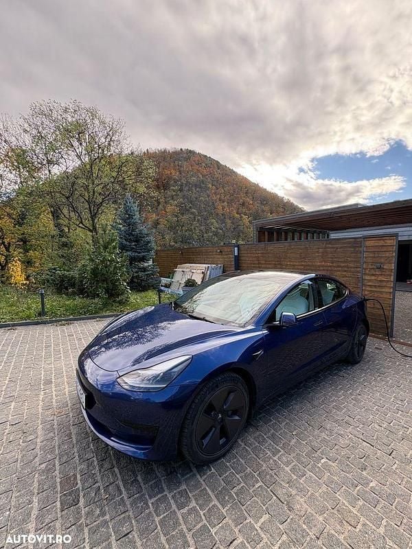Culoarealbastru Utilizat 2022 Tesla Model 3 Standard Range Berlinǎ | 29.000 EUR (Preț OK) - Imagine 1/4