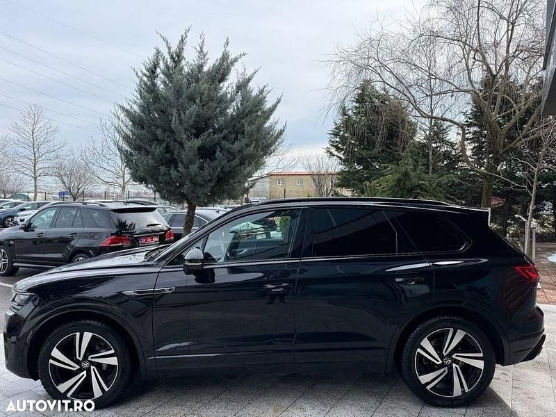Second-hand VW Touareg R-line 286 CP (210 kW) 2022 Culoarenegru SUV