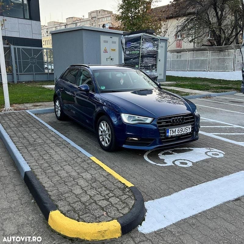 Second-hand Audi A3 Attraction 150 CP (110 kW) 2015 Culoarealbastru Hatchback