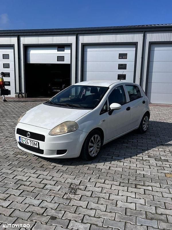 Second-hand Fiat Punto 70 CP (51 kW) 2010 Culoarealb Hatchback