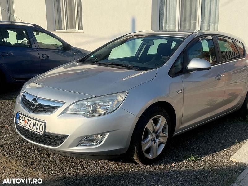 Culoareargint Utilizat 2011 Opel Astra Enjoy Hatchback | 3.700 EUR (Preț bun) - Imagine 1/4