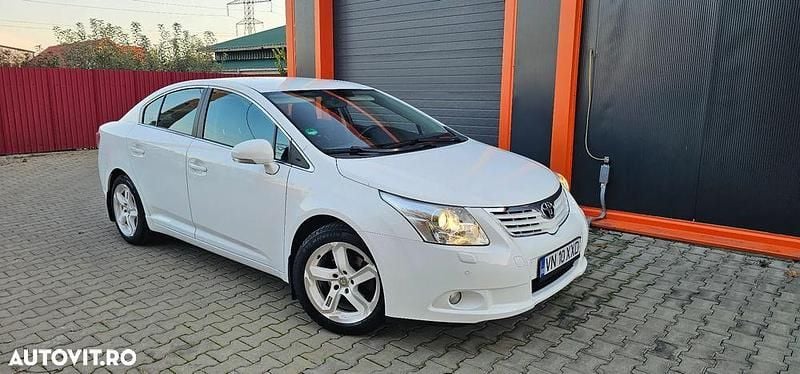 Culoarealb Utilizat 2011 Toyota Avensis Hatchback | 5.600 EUR (Preț bun) - Imagine 1/4