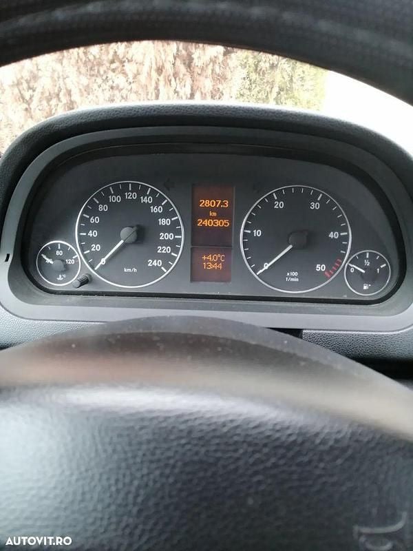 Culoarenegru Utilizat 2005 Mercedes A180 Classic Hatchback | 3.500 EUR (Scump) - Imagine 1/4