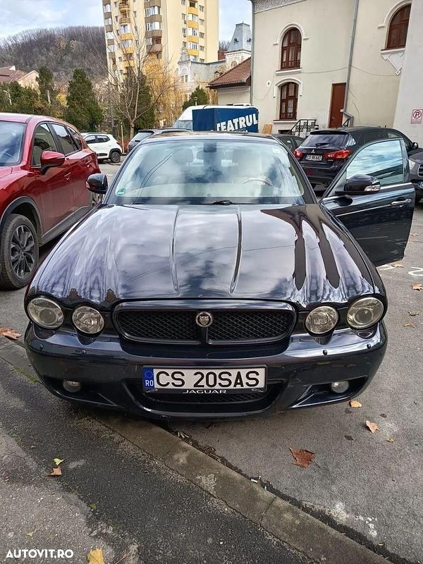 Culoarenegru Utilizat 2008 Jaguar XJ6 Executive Berlinǎ | 7.000 EUR - Imagine 1/4
