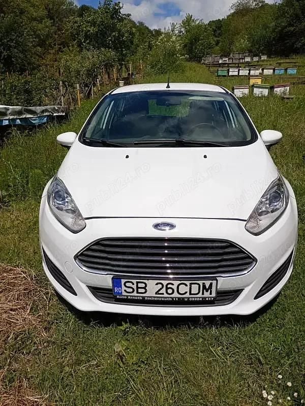 Alb Utilizat 2014 Ford Fiesta Hatchback | 3.600 EUR (Preț OK) - Imagine 1/4