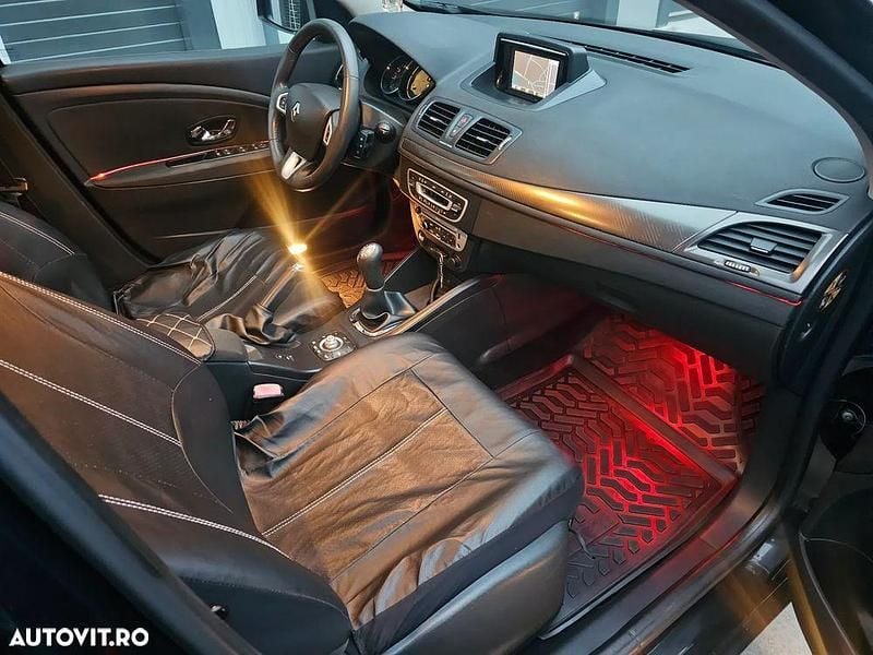 Second-hand Renault Mégane III Expression 90 CP (66 kW) 2012 Culoarenegru Hatchback