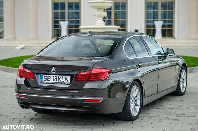 Second-hand BMW 530 Luxury Line 258 CP (189 kW) 2014 Culoaremaro Berlinǎ