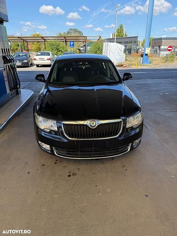Culoarenegru Utilizat 2012 Skoda Superb Berlinǎ | 5.950 EUR (Preț OK) - Imagine 1/4