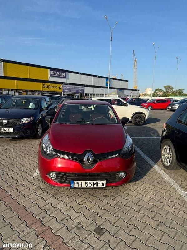 Culoarerosu Utilizat 2014 Renault Clio IV Dynamique | 3.999 EUR (Preț bun) - Imagine 1/4