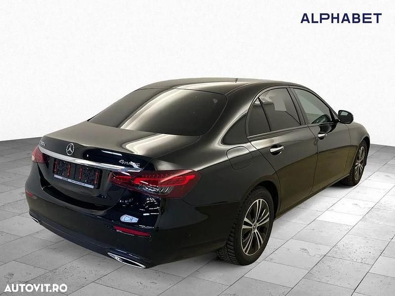 Negru Utilizat 2022 Mercedes E300 Exclusive Berlinǎ | 44.900 EUR (Preț bun) - Imagine 1/4