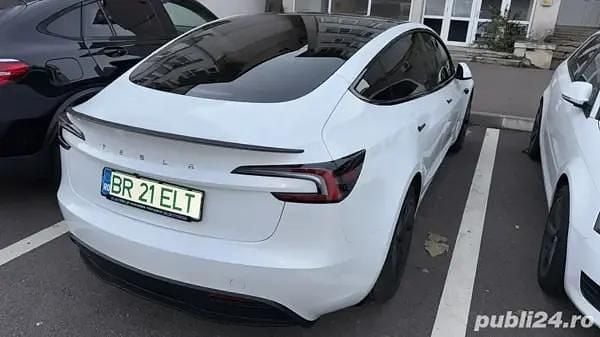 Second-hand Tesla Model 3 208 kW (283 CP) 2024 Berlinǎ