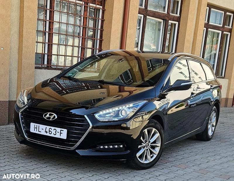 Negru Utilizat 2015 Hyundai i40 Style Break | 7.999 EUR (Puțin scump) - Imagine 1/4