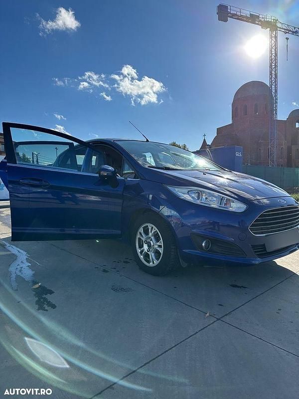 Second-hand Ford Fiesta Titanium 95 CP (69 kW) 2015 Culoarealbastru Hatchback