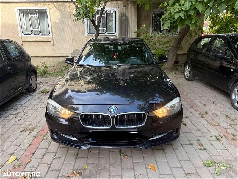 Culoarenegru Utilizat 2012 BMW 318 Berlinǎ | 6.000 EUR (Preț OK) - Imagine 1/4