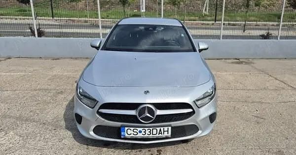 Gri Utilizat 2019 Mercedes A200 Hatchback | 17.900 EUR (Super Preț) - Imagine 1/4