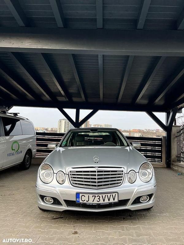 Culoareargint Utilizat 2007 Mercedes E280 Elegance Berlinǎ | 6.900 EUR - Imagine 1/4