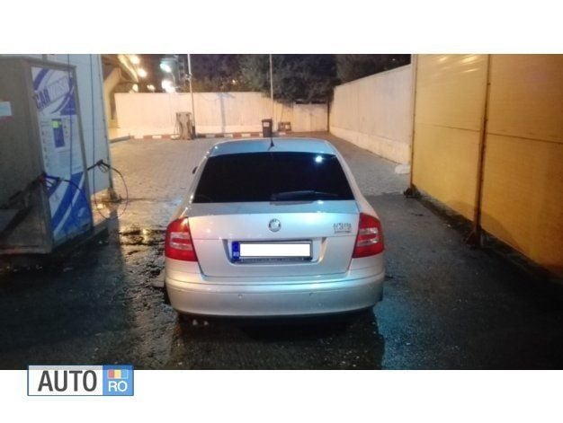 Argintiu Utilizat 2008 Skoda Octavia Hatchback | 3.200 EUR (Preț OK) - Imagine 1/4