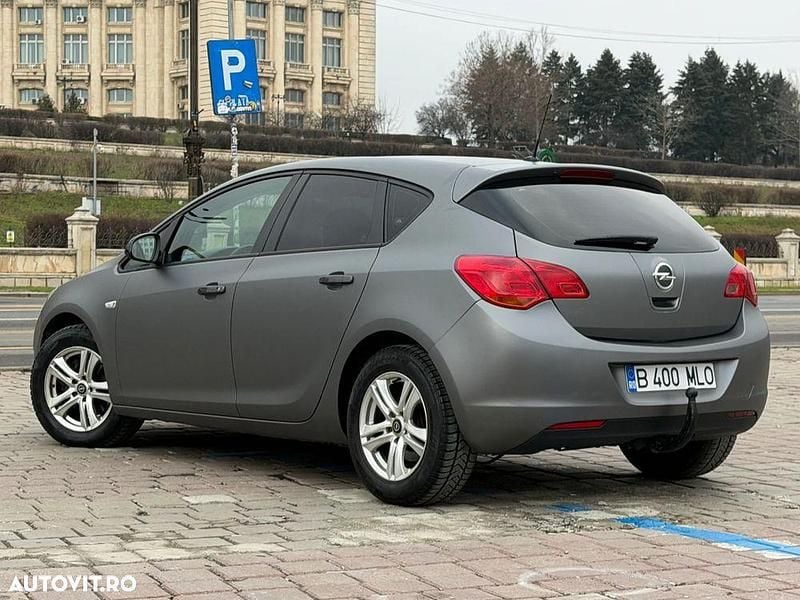 Second-hand Opel Astra Cosmo 110 CP (80 kW) 2011 Culoaregri Hatchback