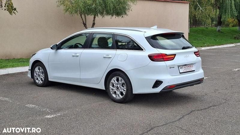 Second-hand Kia Ceed Vision 136 CP (100 kW) 2022 Alb Hatchback