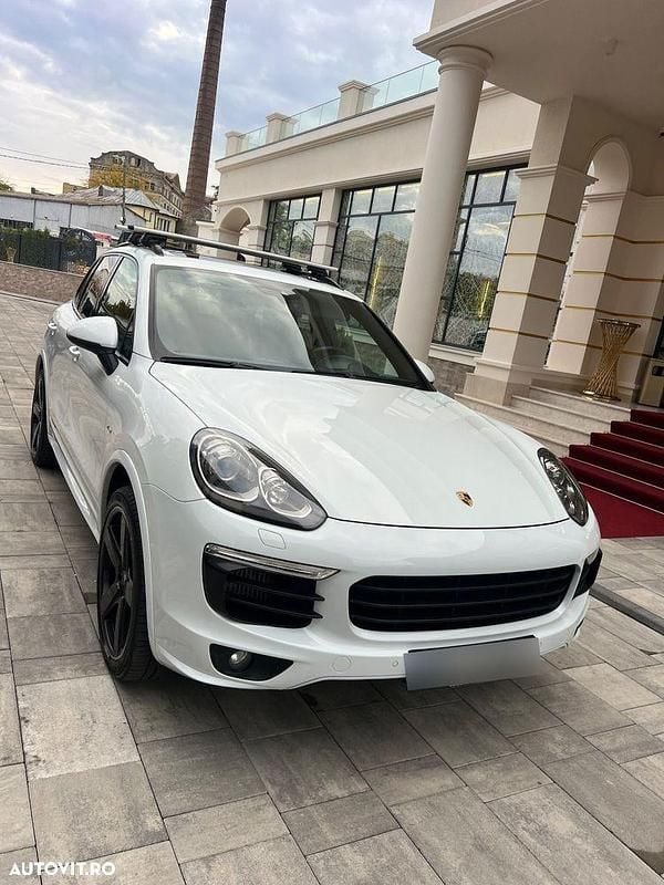 Culoarealb Utilizat 2016 Porsche Cayenne SUV | 31.500 EUR (Preț OK) - Imagine 1/4