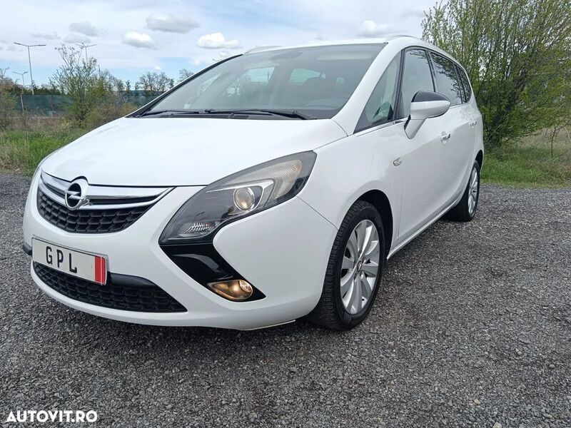 Alb Utilizat 2012 Opel Zafira Active Monovolum | 4.999 EUR - Imagine 1/4