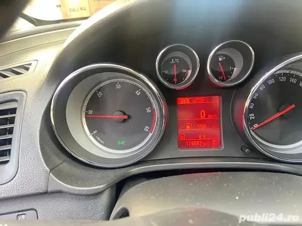 Second-hand Opel Insignia 136 CP (100 kW) 2012 Culoarenegru Hatchback