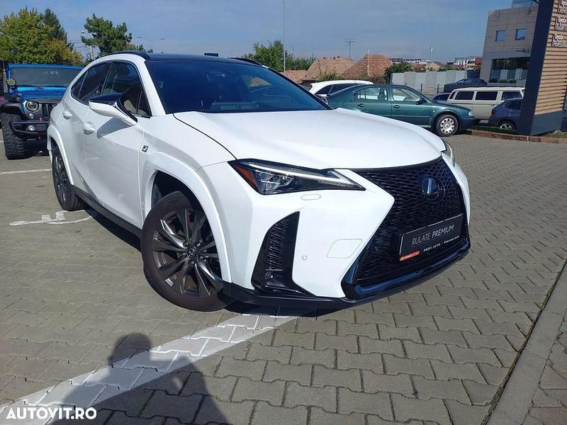 Second-hand Lexus UX 250h Sport Line 177 CP (130 kW) 2022 Culoarealb SUV