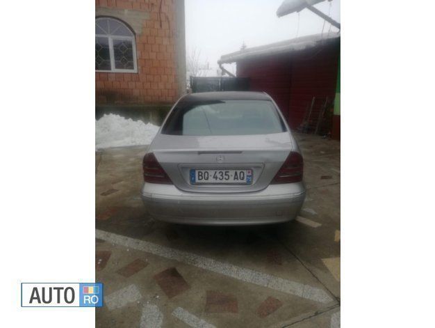 Argintiu Utilizat 2002 Mercedes C220 Berlinǎ | 2.800 EUR - Imagine 1/4