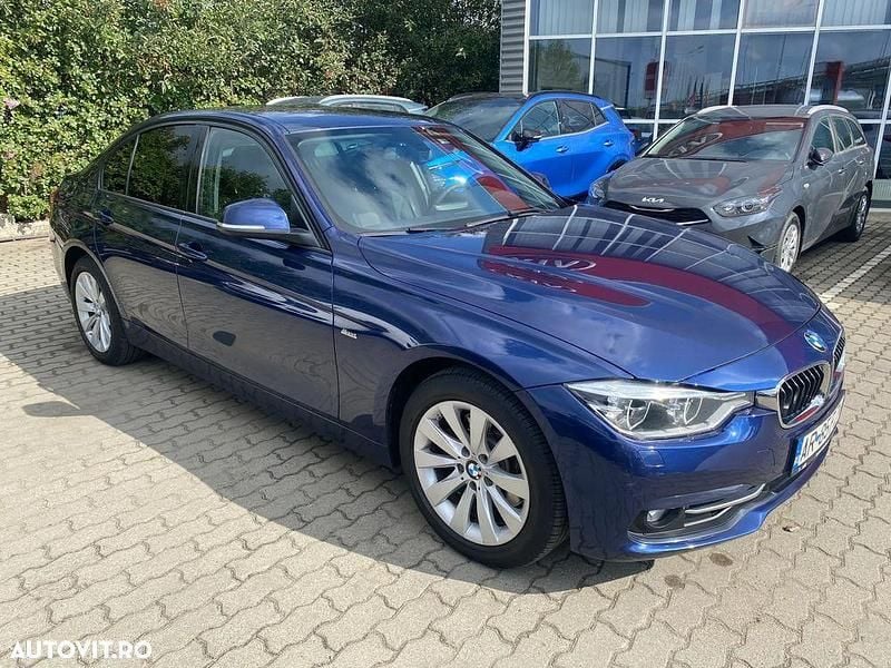 Culoarealbastru Utilizat 2017 BMW 330 Sport Line Berlinǎ | 18.500 EUR (Scump) - Imagine 1/4