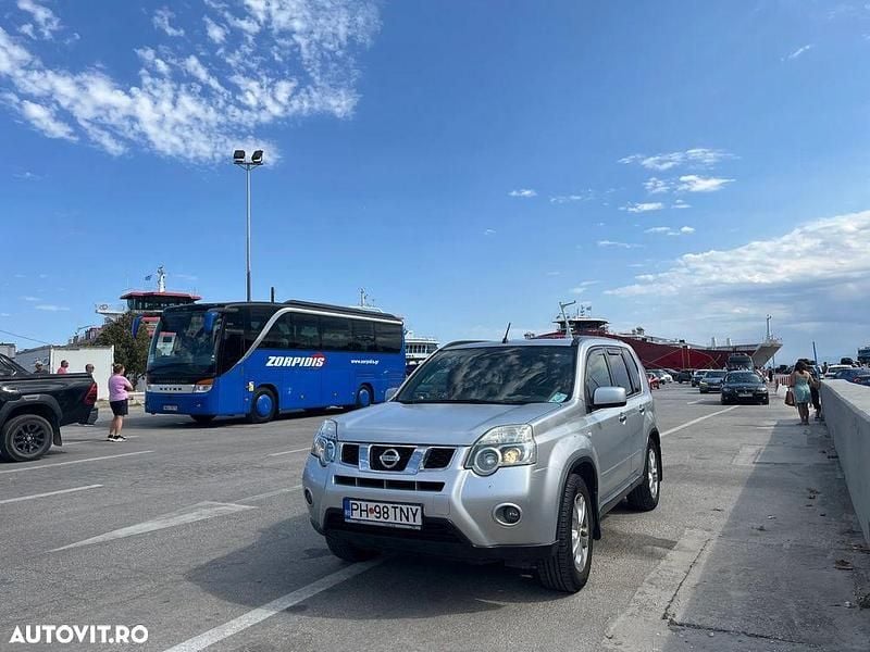Culoareargint Utilizat 2011 Nissan X-Trail SUV | 6.750 EUR (Preț OK) - Imagine 1/4