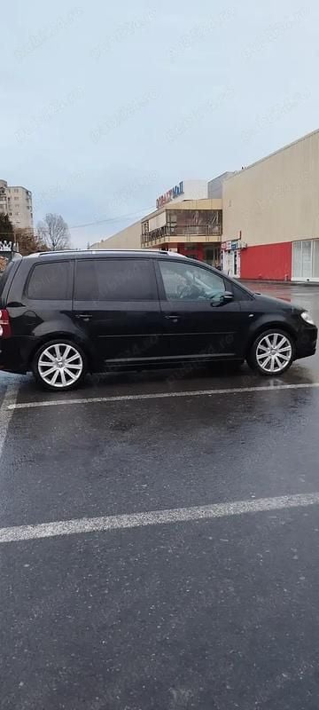 Negru Utilizat 2010 VW Touran R-line Edition Monovolum | 5.500 EUR (Preț bun) - Imagine 1/4