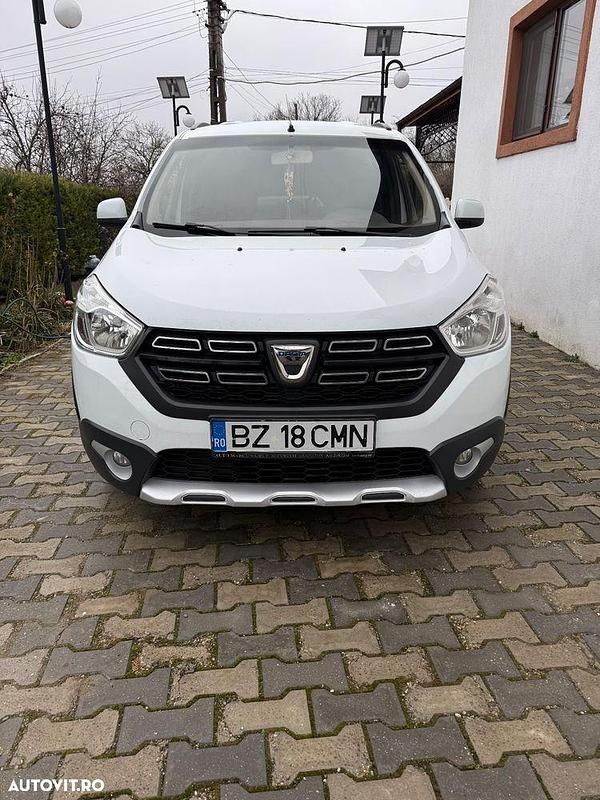 Second-hand Dacia Lodgy Stepway 102 CP (75 kW) 2018 Culoarealb Monovolum
