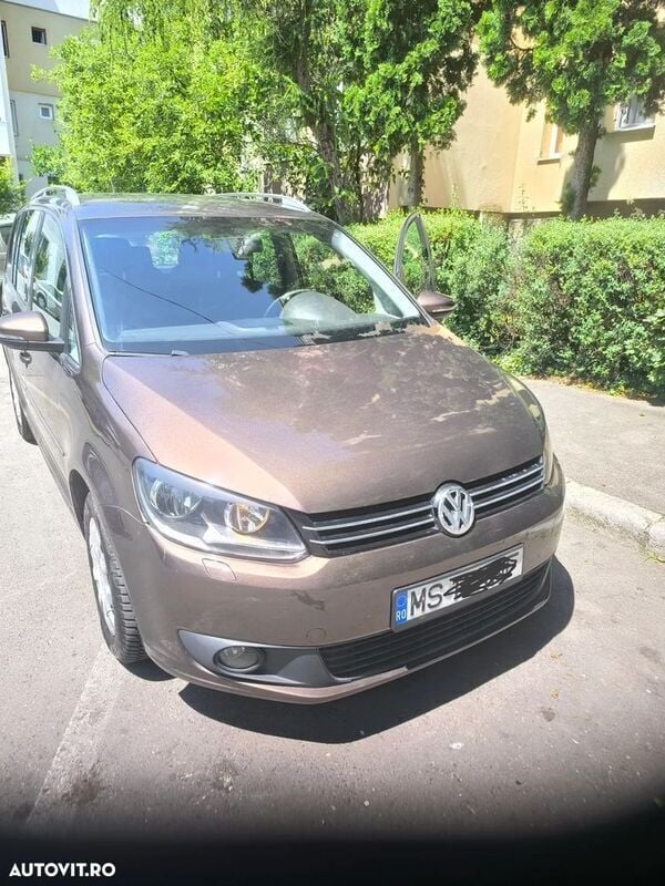 Maro Utilizat 2011 VW Touran Monovolum | 5.300 EUR (Preț bun) - Imagine 1/4