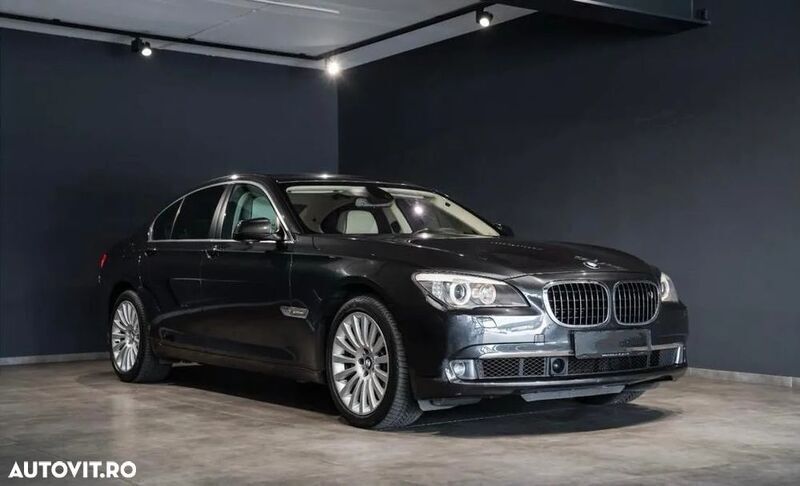 Second-hand BMW 750 Comfort Edition 407 CP (299 kW) 2010 Gri Berlinǎ