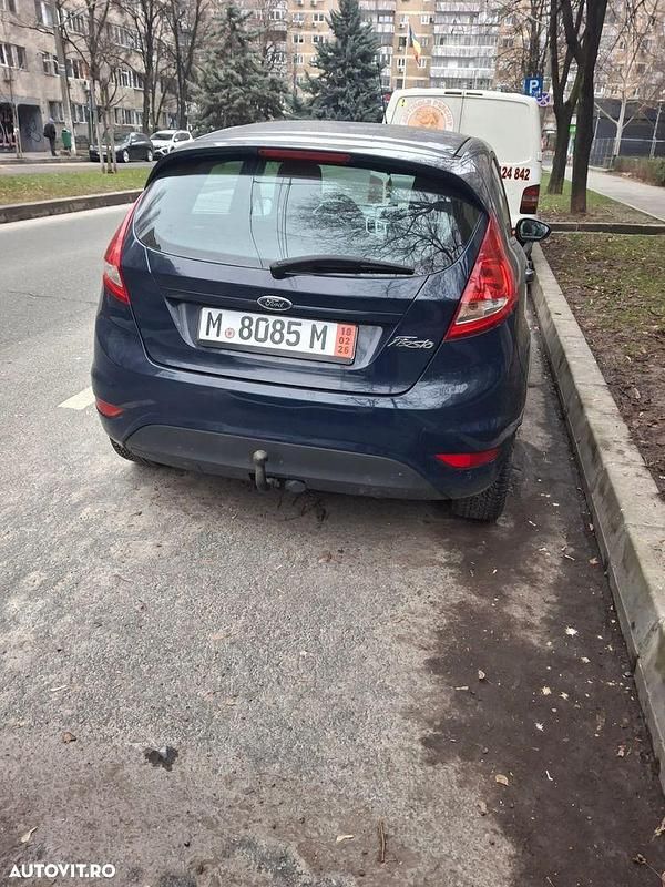 Second-hand Ford Fiesta Ambiente 82 CP (60 kW) 2010 Culoarealbastru Hatchback