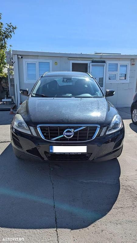 Culoarenegru Utilizat 2010 Volvo XC60 SUV | 8.000 EUR (Preț OK) - Imagine 1/4