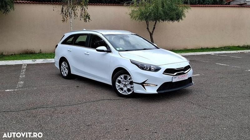 Second-hand Kia Ceed Vision 136 CP (100 kW) 2022 Alb Hatchback