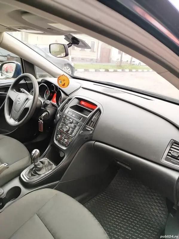 Second-hand Opel Astra 75 CP (55 kW) 2012 Break