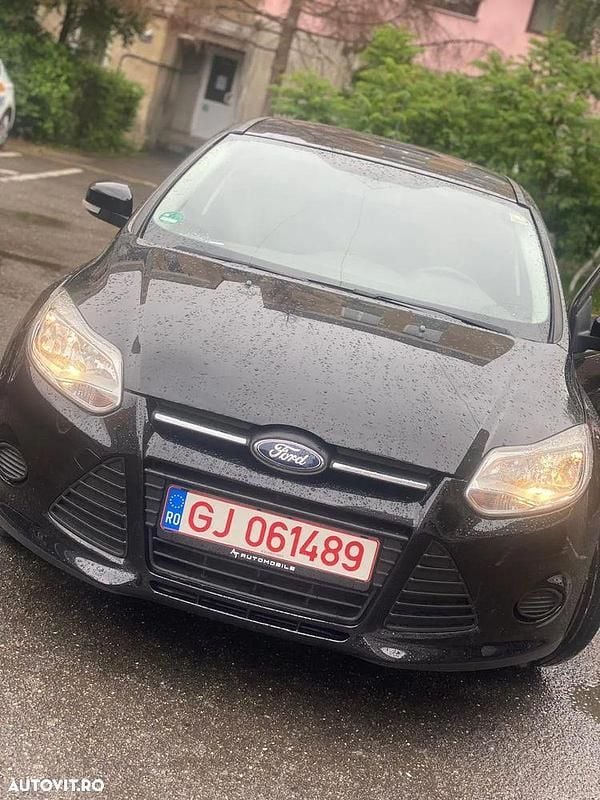 Culoarenegru Utilizat 2013 Ford Focus Sport Hatchback | 3.900 EUR (Preț bun) - Imagine 1/4