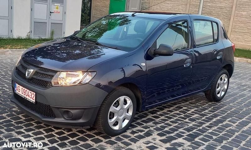 Albastru Utilizat 2015 Dacia Sandero Essentiel Hatchback | 3.150 EUR (Super Preț) - Imagine 1/4