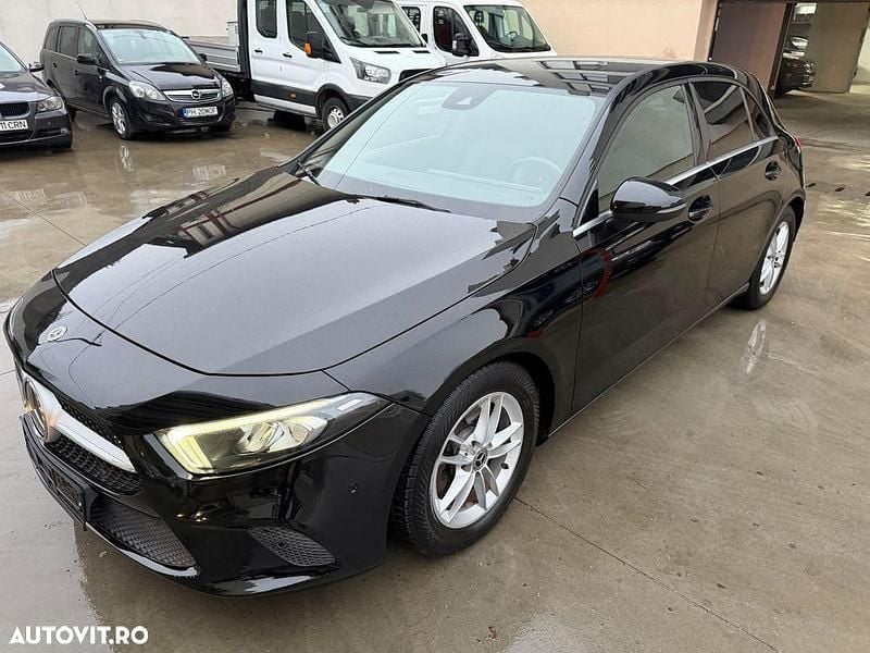 Culoarenegru Utilizat 2020 Mercedes A180 Edition Hatchback | 16.990 EUR (Super Preț) - Imagine 1/4