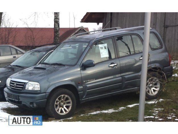 Gri Utilizat 2005 Suzuki Grand Vitara SUV | 4.700 EUR (Preț OK) - Imagine 1/4