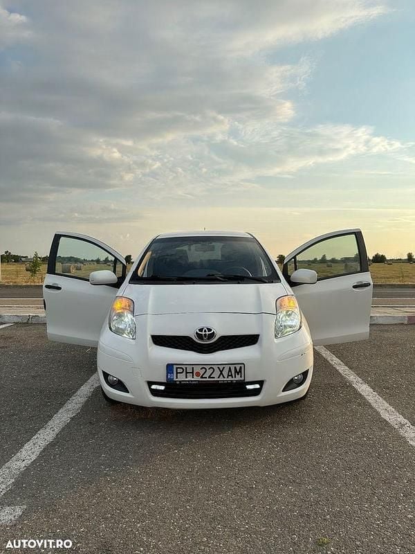 Alb Utilizat 2011 Toyota Yaris Terra | 4.300 EUR (Puțin scump) - Imagine 1/4