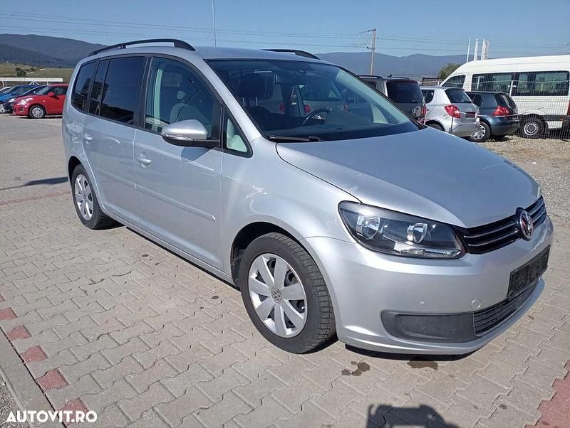 Culoareargint Utilizat 2010 VW Touran Comfortline Monovolum | 5.490 EUR (Puțin scump) - Imagine 1/4