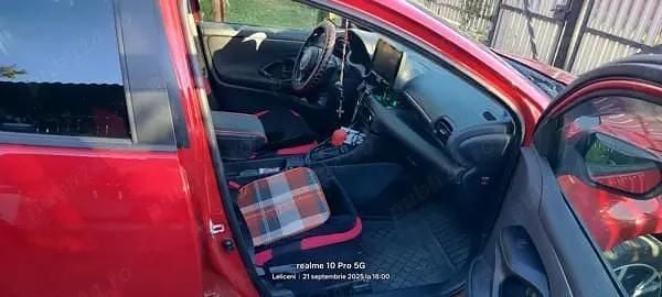 Utilizat 2024 Toyota Yaris Hybrid Hatchback | 21.500 EUR (Scump) - Imagine 1/4