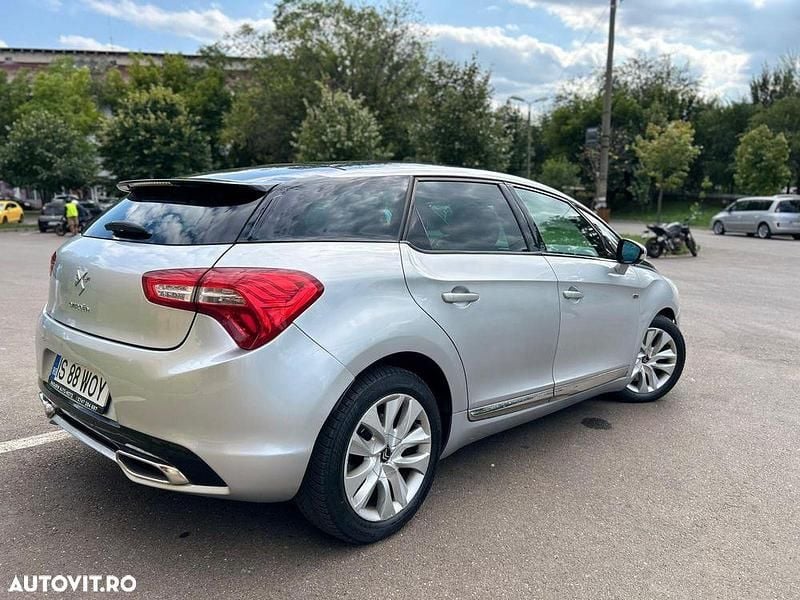 Second-hand Citroën DS5 Sport Chic 160 CP (117 kW) 2014 Culoareargint Hatchback