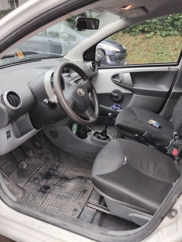 Utilizat 2011 Toyota Aygo Hatchback | 2.500 EUR - Imagine 1/4